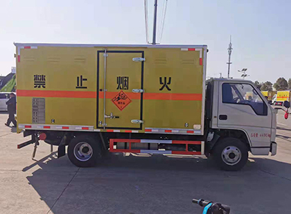 湄潭爆破器材运输车技术升级与安全合规新趋势